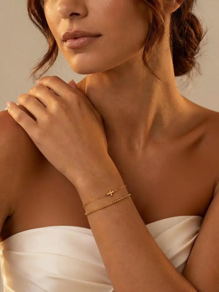 Bracelet croix double couche en acier inoxydable plaqué or, chaîne à maillons, bijou de prière pour femmes, cadeau pour occasions spéciales, mariage, anniversaire, Noël