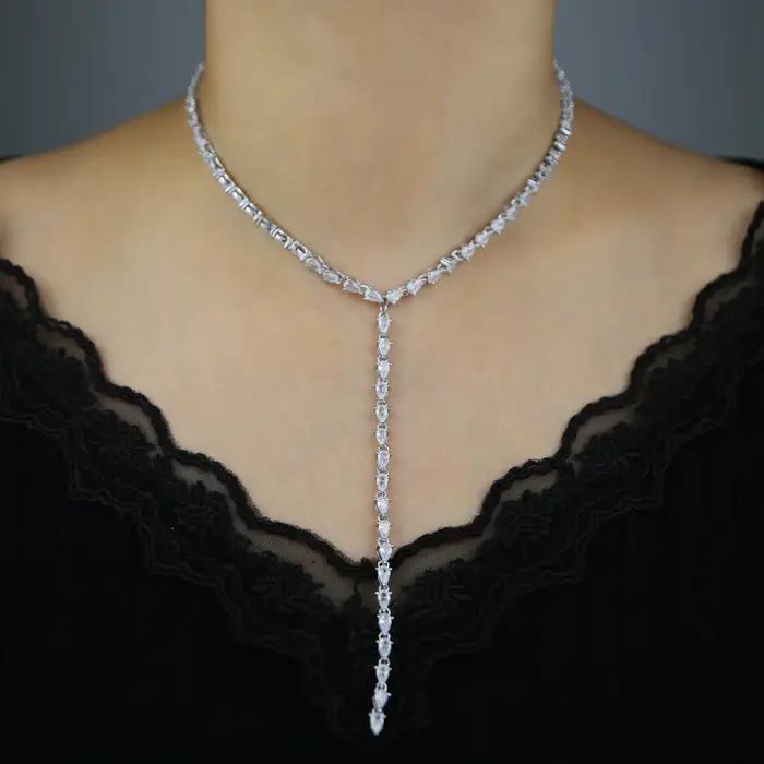 Collier de luxe en plaqué argento serti de zircone cubique pour femmes styles modernes et occasions spéciales