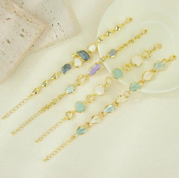 Bracelet en résine irrégulière dorée à la mode pour femmes bijoux de soirée élégants et accessoires de luxe pour occasions spéciales
