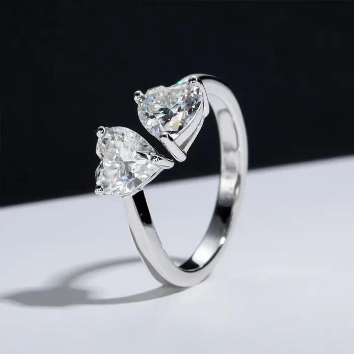 L'anneau réglable en moissanite en argent 925 en forme de cœur de 2 carats est à la mode et simple