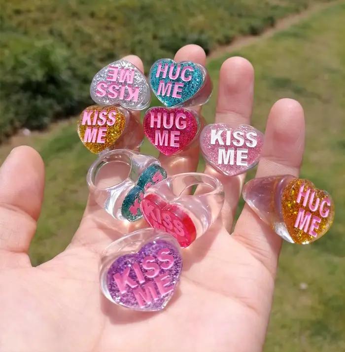 FishSheep – bagues coréennes transparentes en acrylique à paillettes pour femmes, bijoux de fête en résine transparente colorée avec lettres en forme de cœur