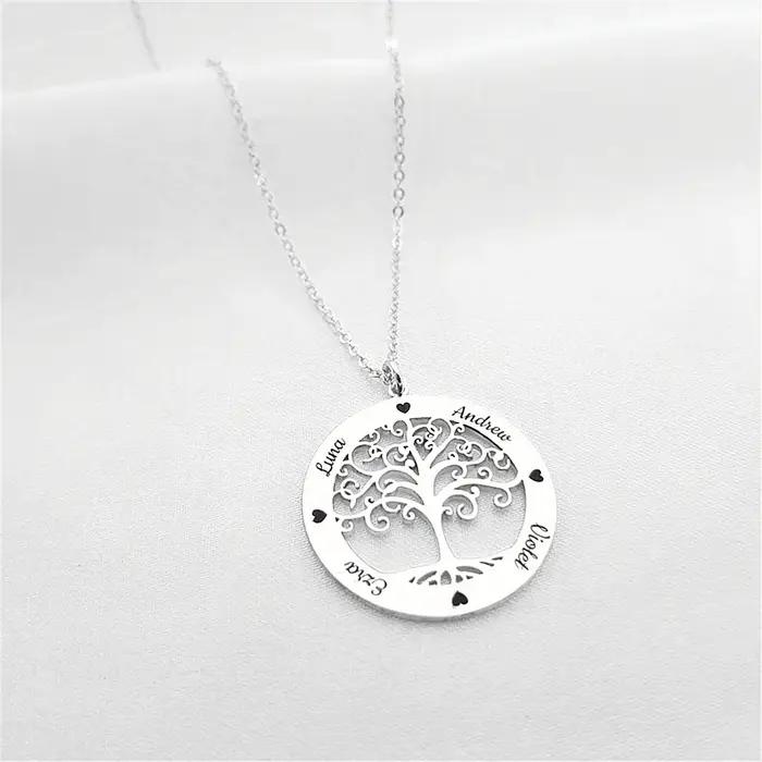 Collier personnalisé avec noms de famille pour femme