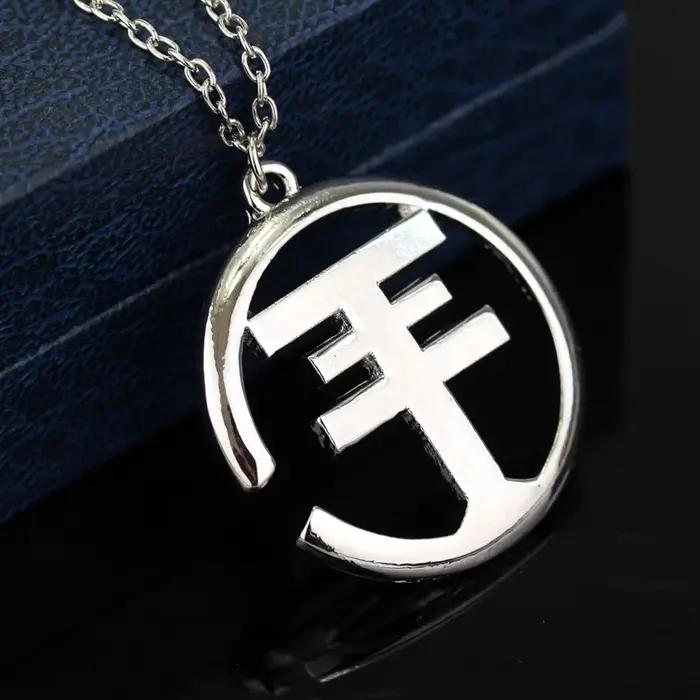 Porte-clés Tokio Hotel pendentif collier unisexe mode forme clé pour fans de K-pop anniversaire cadeau