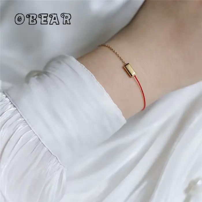 Bracelet carré en or simple avec coutures en corde rouge pour femmes et filles bijou plaqué or 18 carats en acier inoxydable tracker d'humeur occassions spéciales et quotidiennes