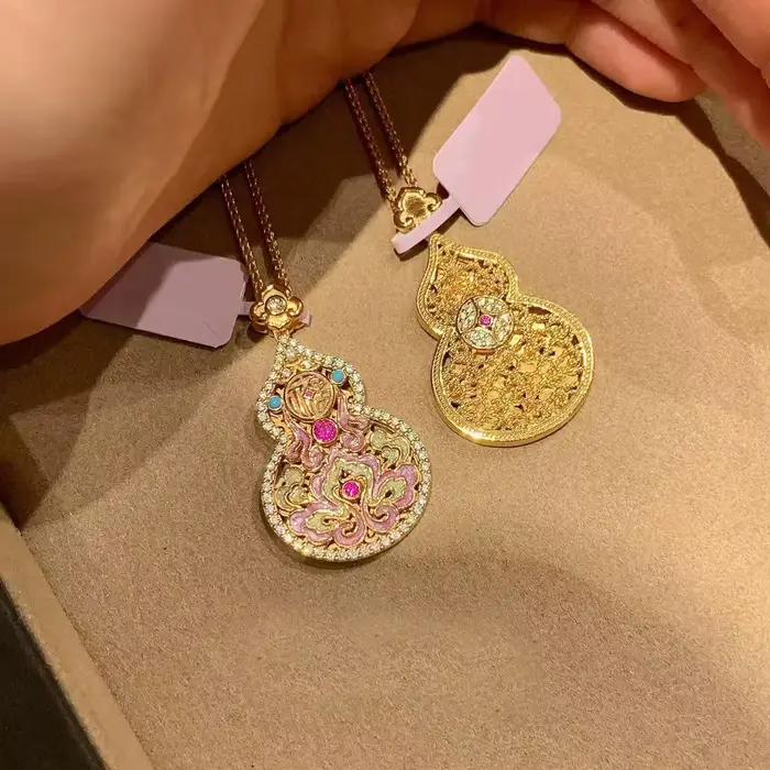 Collier en émail élégant pour femmes avec chaîne vintage et pendentif coloré pour occasions spéciales
