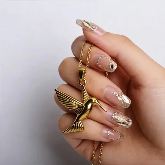 Collier en acier inoxydable avec motif colibri doré pour femmes, bijou de fête et cadeau spécial occasions