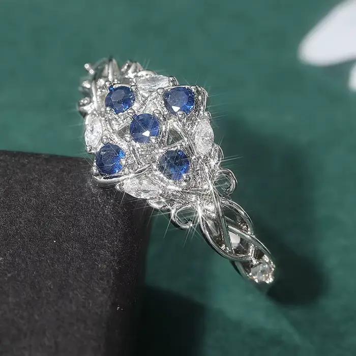 Bague de luxe en zircone synthétique bleue étincelante plaquée argent pour femme, accessoires de bijoux classiques pour banquets et mariages, cadeaux