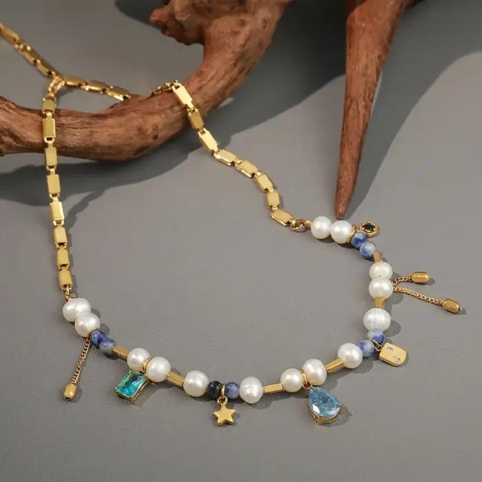 Collier français vintage style cour