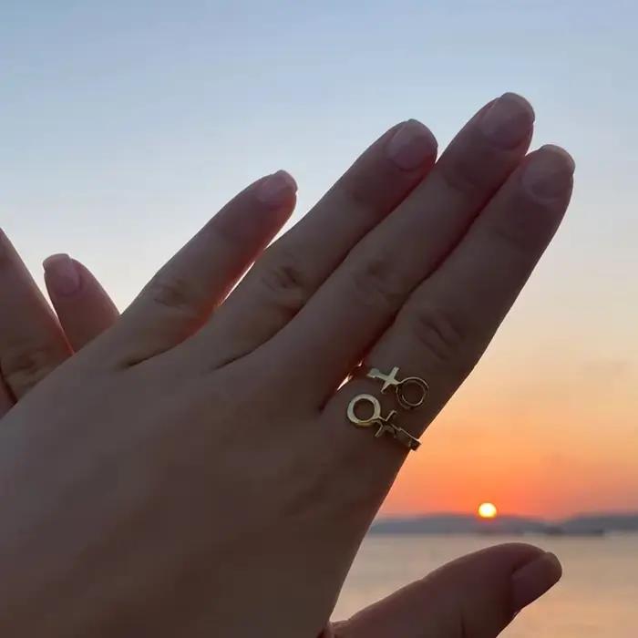Bague CEYAWEI en acier inoxydable avec plaquage or 18 carats, symbole de Vénus pour femmes, bijou de fierté lesbienne, élégant pour occasions spéciales
