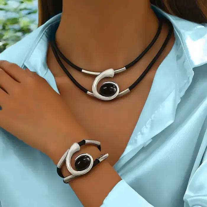 Ensemble de bijoux bohèmes en acrylique noir et zircon pour femmes, collier et bracelets assortis, bijoux tendance