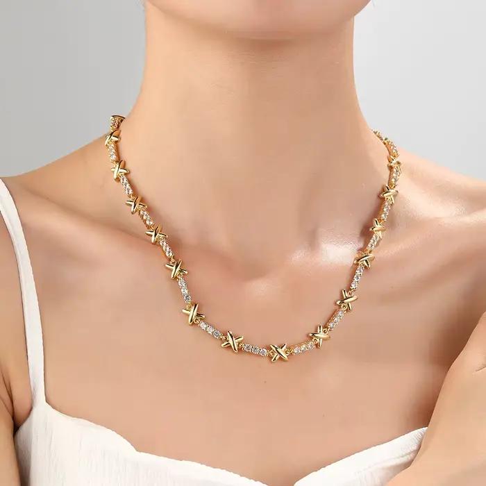 Collier ras du cou épais en forme de croix X pour femmes