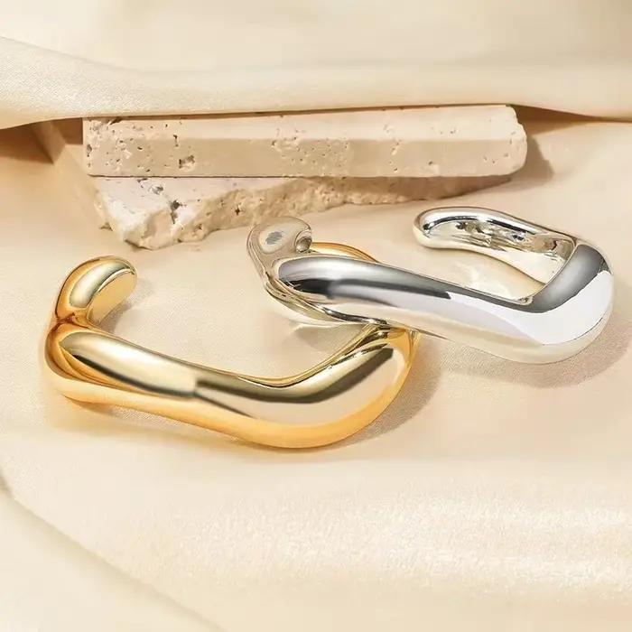 Bracelets irréguliers exagérés pour femmes