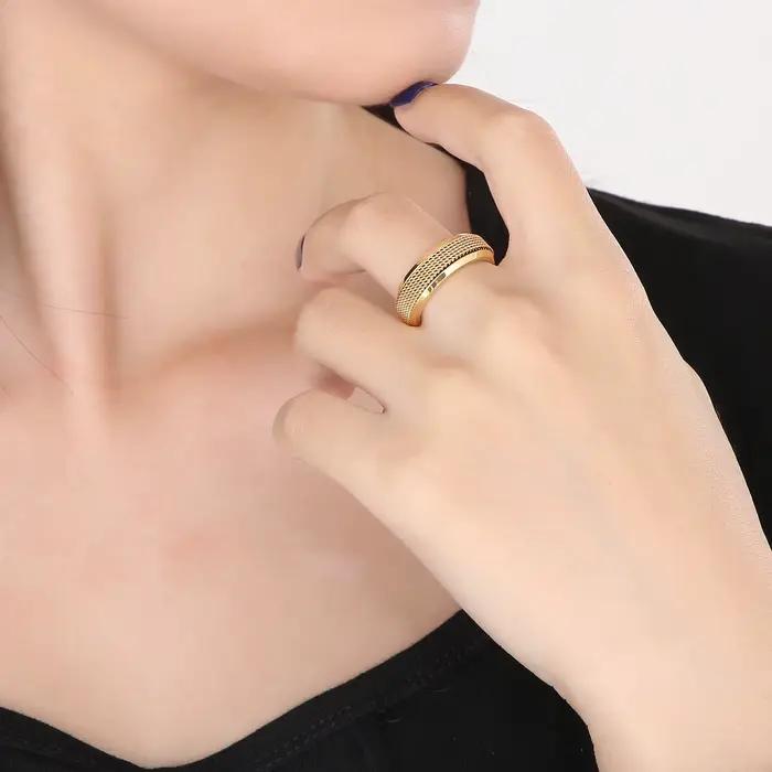 Bague de cocktail Bohemia en acier inoxydable plaqué or 18 carats pour femmes occasions spéciales et soirées de gala