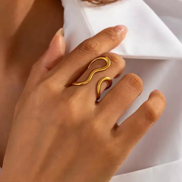 Bague en acier inoxydable plaquée or 18 carats squelette ajustable pour femme occasion spéciale design minimaliste elegant