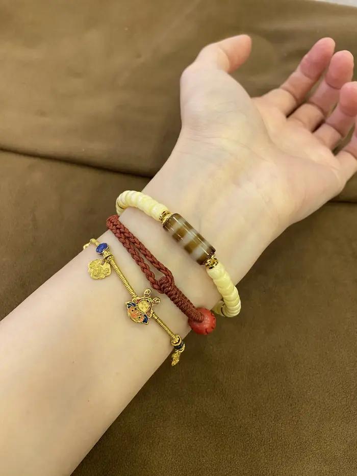 Bracelet en agate rouge rayé avec chaîne réglable