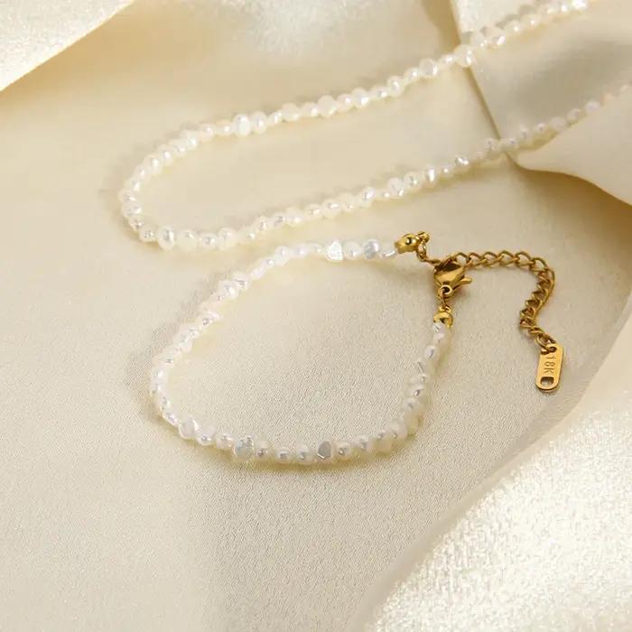 Collier en acier inoxydable plaqué or 18 carats avec perles d'eau douce pour femmes parties et événements spéciaux
