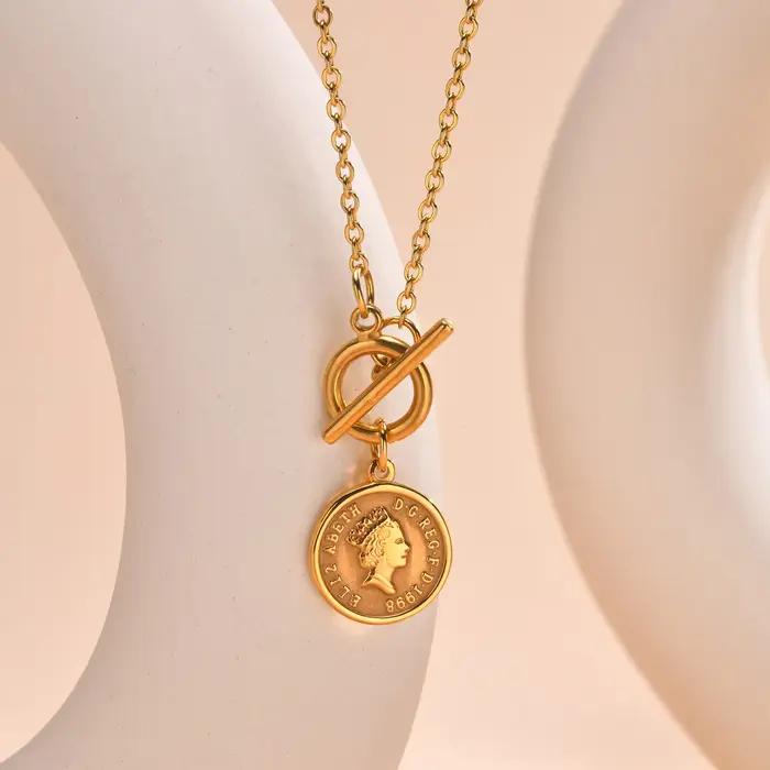 Collier Médaillon Reine Elizabeth, Pendentif en Acier Inoxydable avec Fermoir Interdit, Plaqué Gola