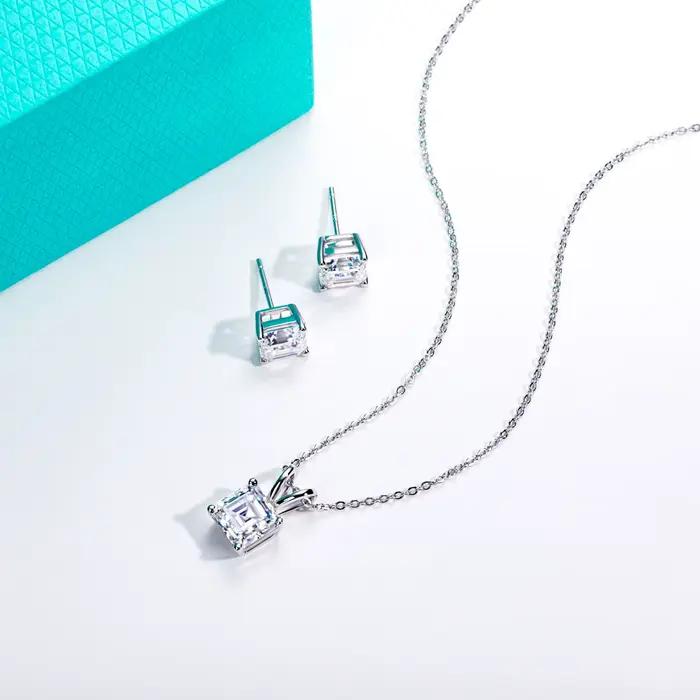 Ensemble de bijoux de mariage AnuJewel Moissanite Asscher collier et boucles d'oreilles en argent sterling 925 avec plaquage or 18 carats pour femmes occasions spéciales