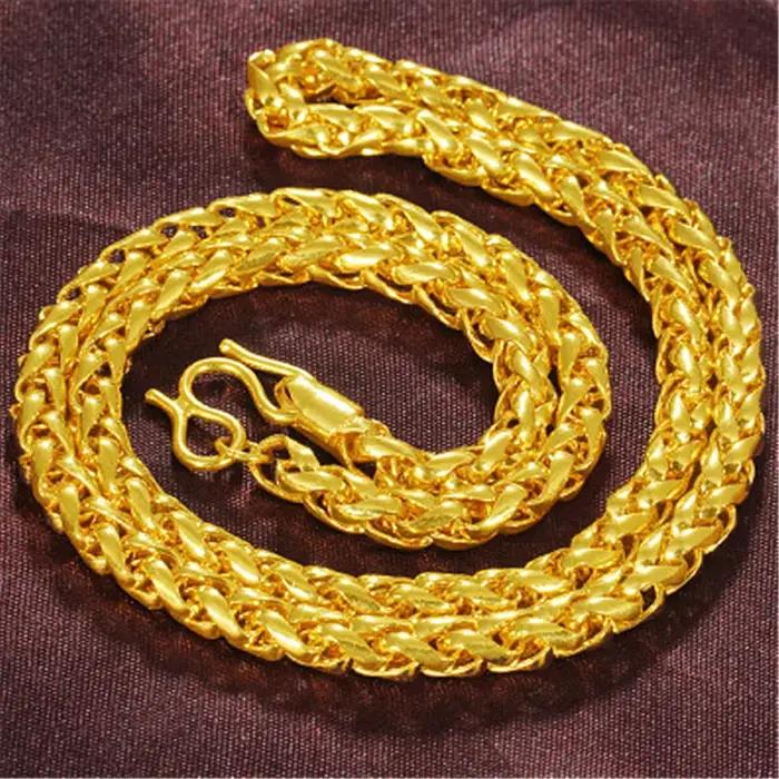 Un collier chaîne plaqué or 24 carats
