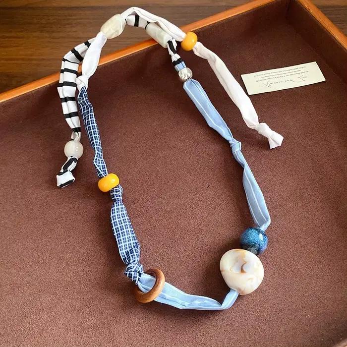 Collier Ras-du-Cou en Tissu Bleu Blanc Perles Bois Résine Style Bohème Chic Pour Femmes Occasions Spéciales