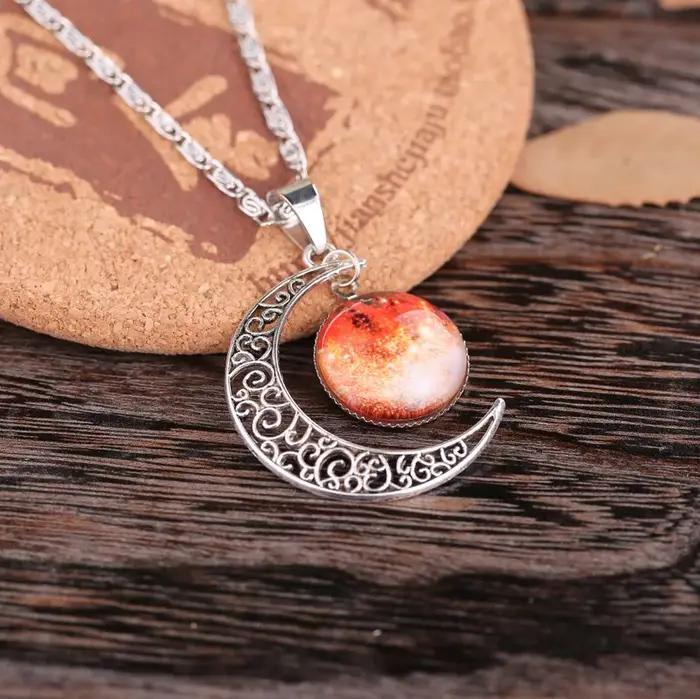 Collier bohème avec pendentif rond en verre de lune