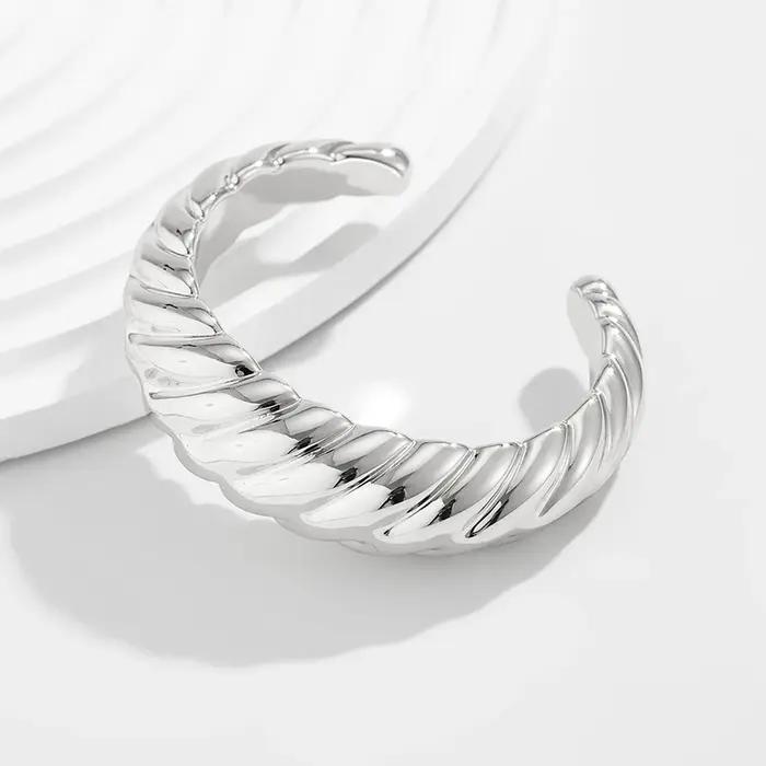 Bracelets irréguliers exagérés pour femmes