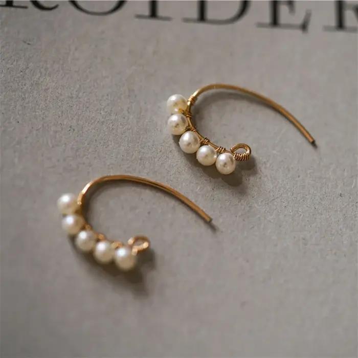 Boucles d'oreilles en perles d'eau douce minimalistes et vintage en or jaune clair faites à la main pour femmes occasions spéciales et quotidien