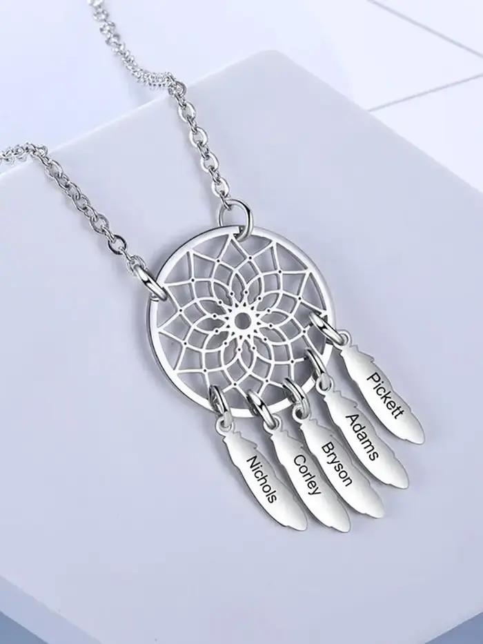 Collier personnalisé bohème avec attrape-rêves et nom gravé en acier inoxydable pour femmes occasions spéciales