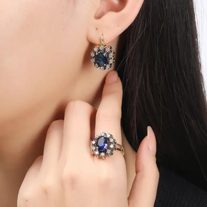 Ensemble de boucles d'oreilles et bague ovales incrustées de zircone