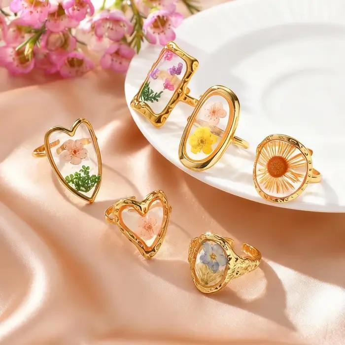 Bague ouverte délicate en fleurs séchées pour femme