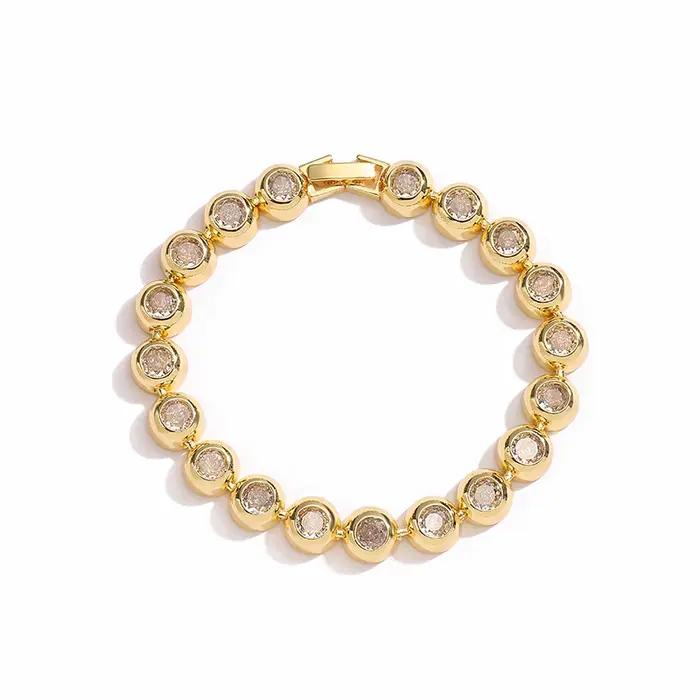 Ensemble de bijoux plaqué or 18 carats avec zircone cubique pour femmes pour soirées et tenues quotidiennes