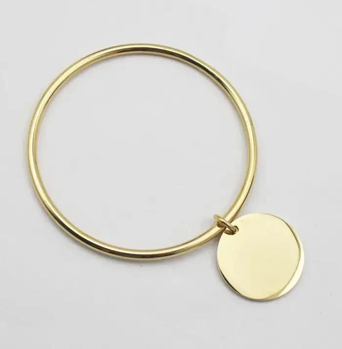 Bracelet rond classique à breloques dorées pour femmes