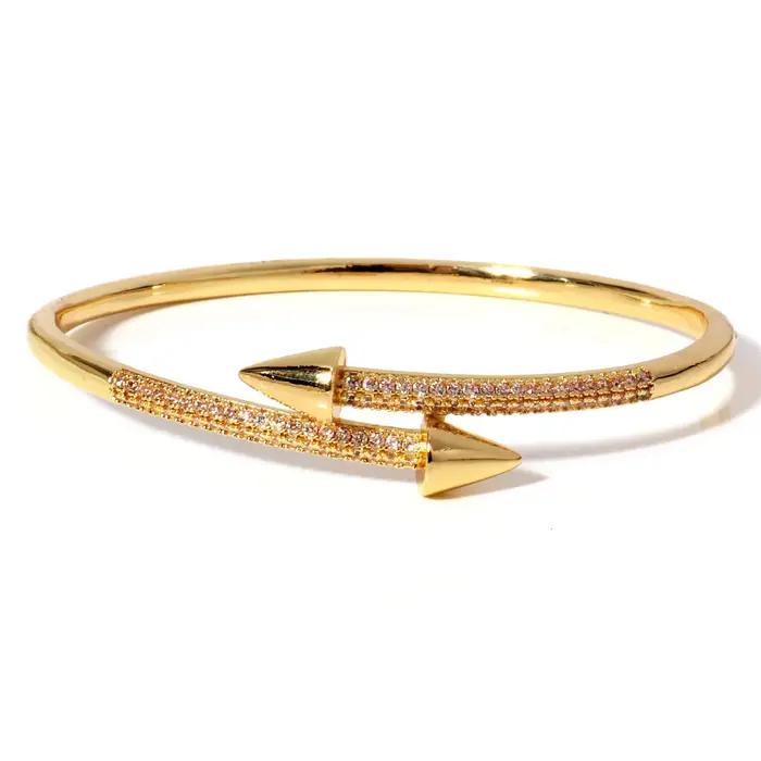 Bracelet à ongles tendance pour femmes en alliage plaqué or ou argent avec strass brillants pour occasions spéciales et tenue quotidienne