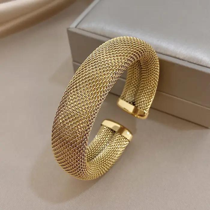 Bracelet manchette Greatera en acier inoxydable finition or ou rhodium style classique géométrique pour hommes et femmes occasions spéciales