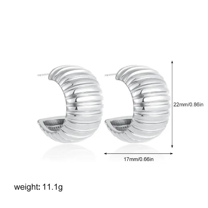 Élégantes boucles d'oreilles créoles en forme de C