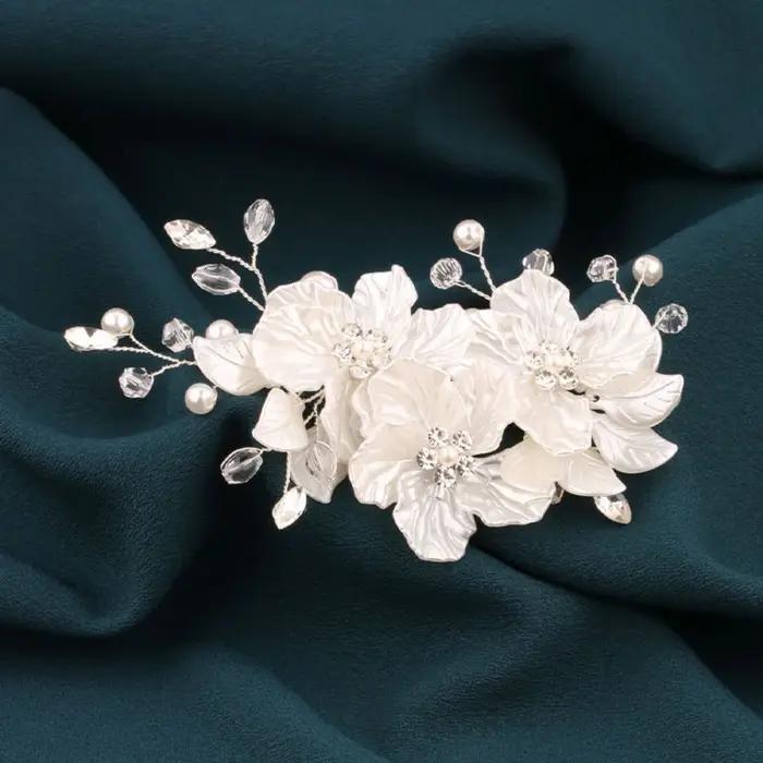 Épingle à cheveux en perles de mariage avec fleur blanche en cristal, bijou de luxe pour femmes, accessoire de cheveux de qualité pour occasions spéciales