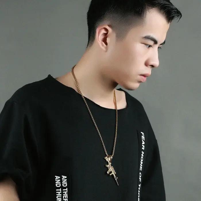 Hip Hop raffiné élégant glacé or argent couleur alliage M4 pistolet pendentifs collier pour hommes rappeur bijoux