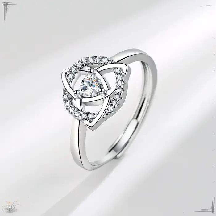 Bague Celtique Triquetra Zirconium pour Femmes Occasions Spéciales Anniversaires Mariages Soirées