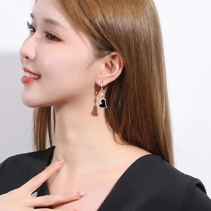 Boucles d'oreilles en argent Sterling 925 pour femmes, bijoux rétro noir en forme de cœur d'amour, accessoires de fête pour filles, cadeau, nouvelle collection