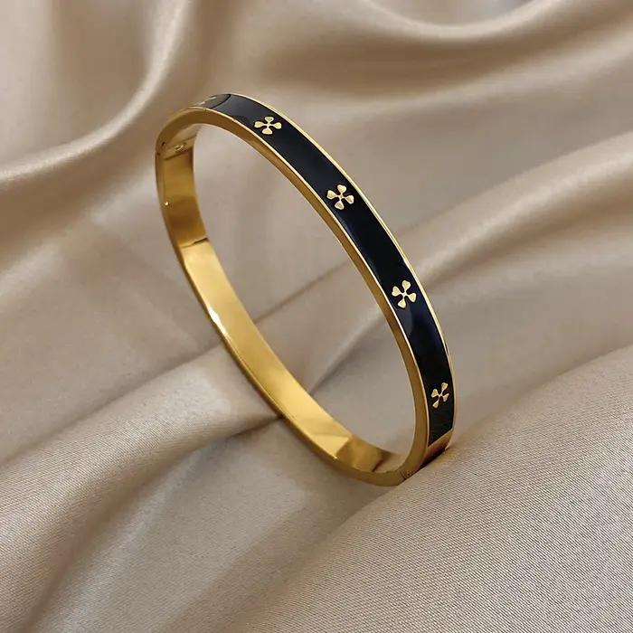 Freetry – Bracelet élégant en acier inoxydable pour femmes, fleur à quatre pétales, manchette ronde