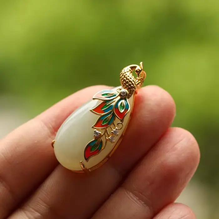 Collier classique en porcelaine émaillée incrustée de Zircon naturel Hetian Jade ovale