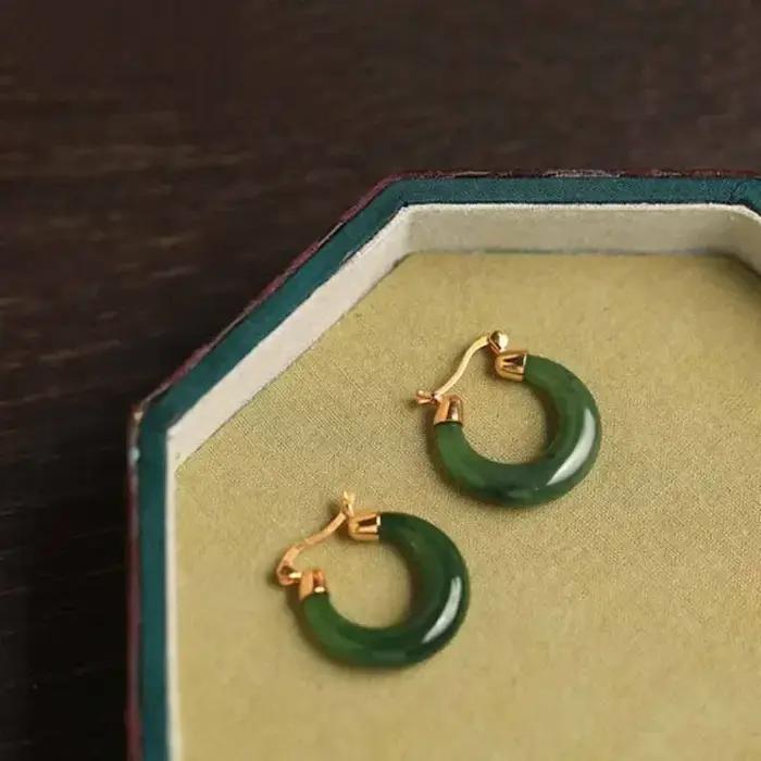 Boucles d'oreilles créoles en jaspe Hetian naturel pour femmes élégantes avec pierre de calcédoine verte pour mariage et occasions spéciales