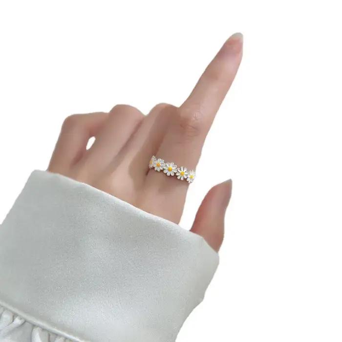 Bague de mariage coréenne vintage en forme de marguerite anneau de doigt réglable bijou pour femmes et hommes occasions spéciales romantique et mignon