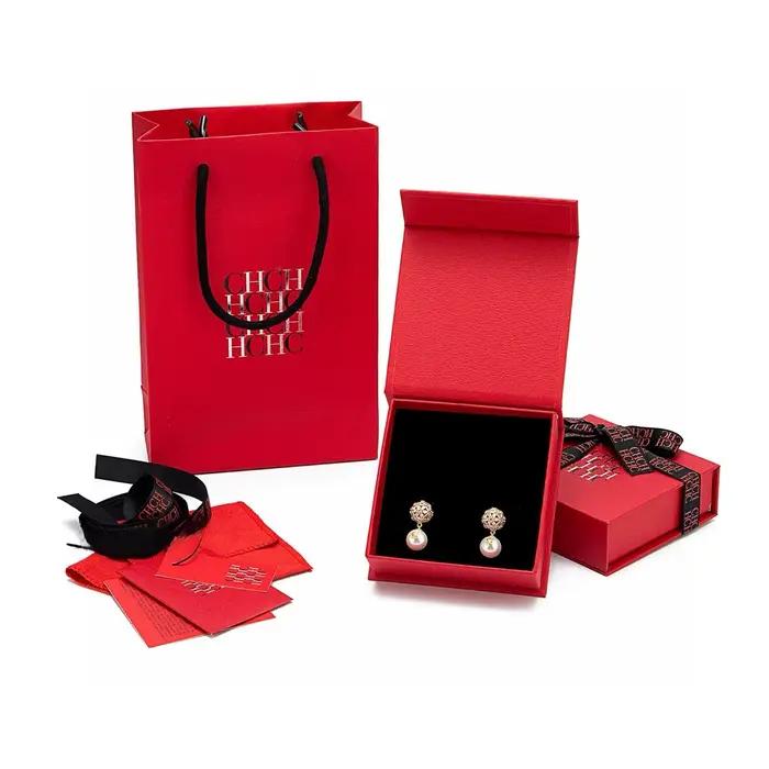 Boucles d'oreilles en perles blanches design floral pour femmes élégantes et durables pour occasions spéciales et quotidiennes