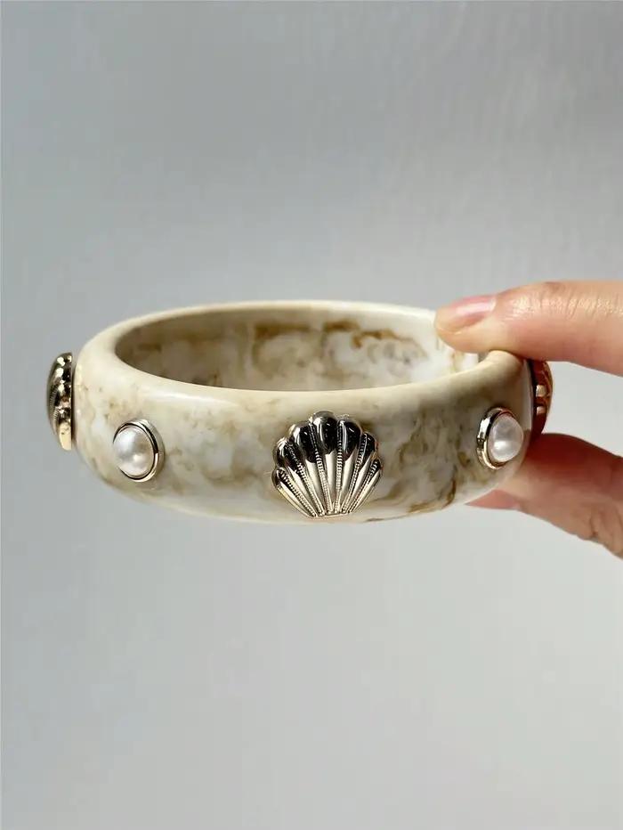 Nouvelle Collection automne/hiver: Bracelet en résine irrégulière géométrique blanc cassé, accessoire de bijoux à la mode pour femmes à large bande épaisse