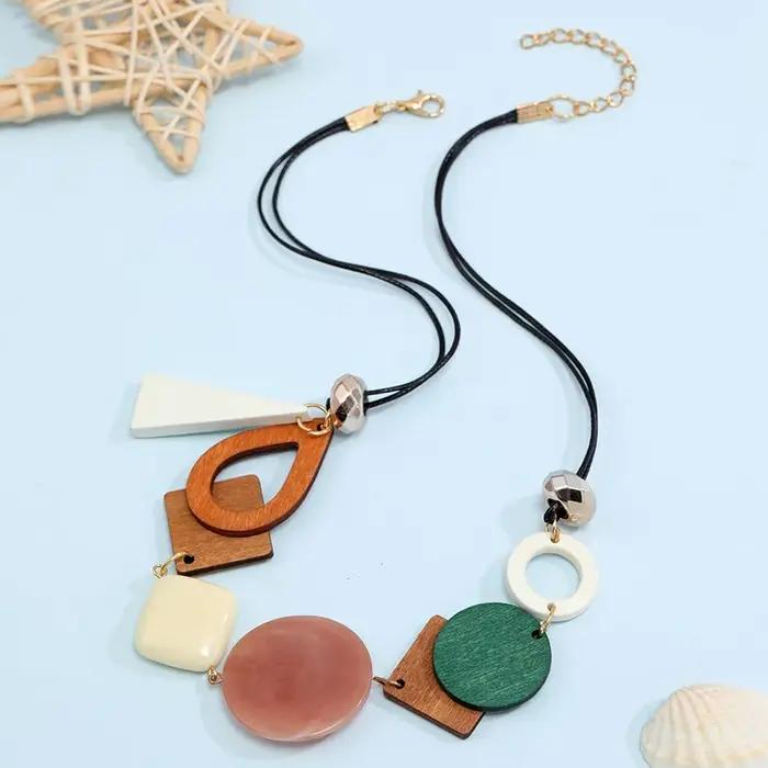 Collier en bois vintage avec pendentif géométrique ethnique pour femmes bijoux de cou pour anniversaire et occasions spéciales