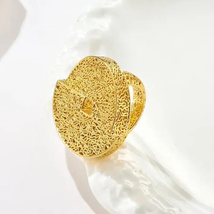 Bague en cuivre plaquée or 18 carats design en vignes ajourées pour femmes occasions spéciales mariage fêtes travaux quotidien