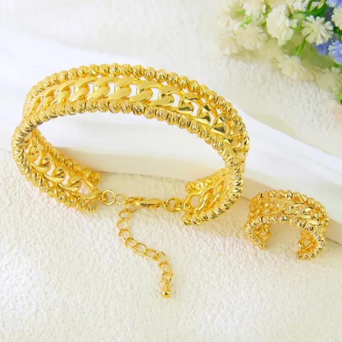 Ensemble de bracelets et bagues de mariage de luxe