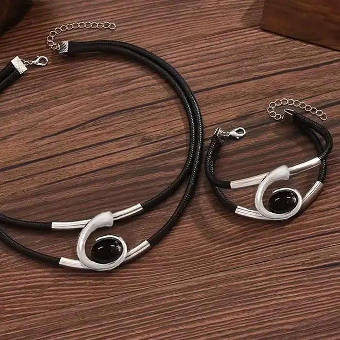Ensemble de bijoux bohèmes en acrylique noir et zircon pour femmes, collier et bracelets assortis, bijoux tendance