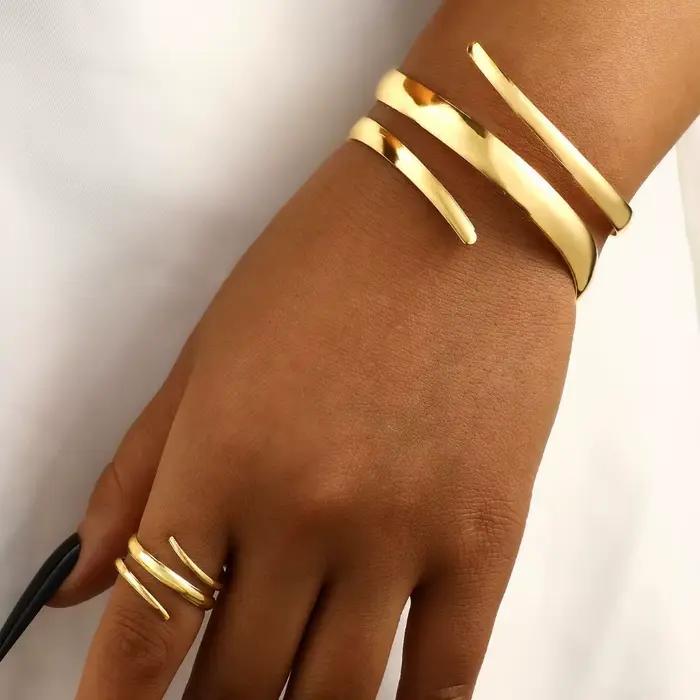Ensemble de bijoux pour femmes bracelet de manchette géométrique et bagues en alliage de métaux
